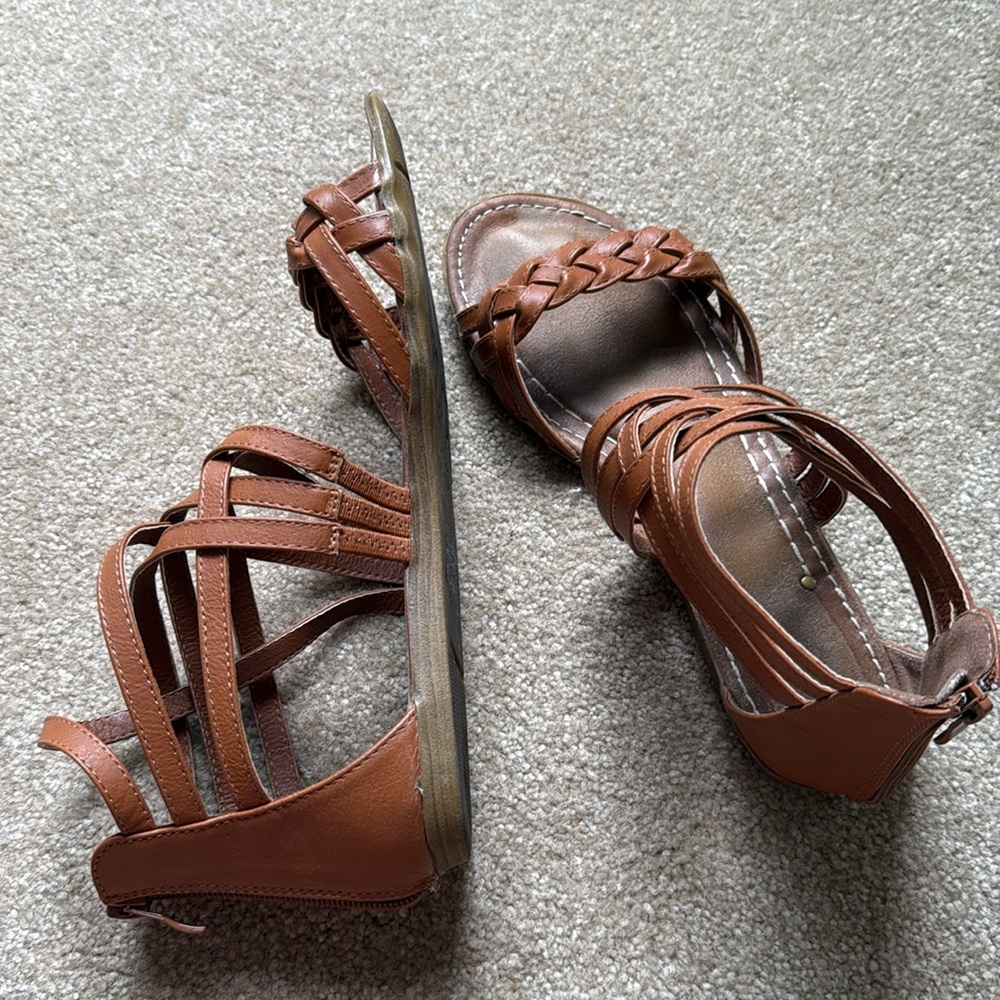 Ollio Women’s Gladiator Sandal - Picture 6 of 8